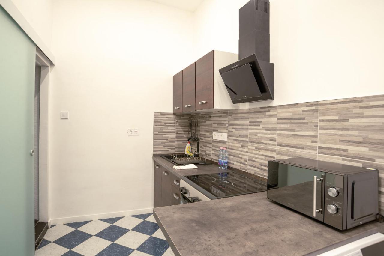 Bella Mia - Entire Apartment Near Liszt Ferenc Ter Будапеща Екстериор снимка