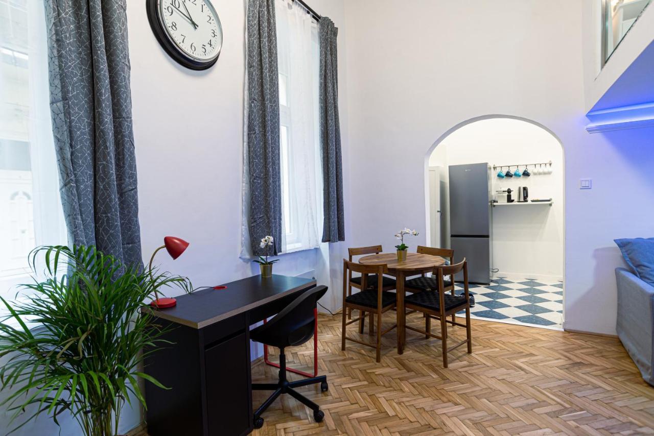 Bella Mia - Entire Apartment Near Liszt Ferenc Ter Будапеща Екстериор снимка