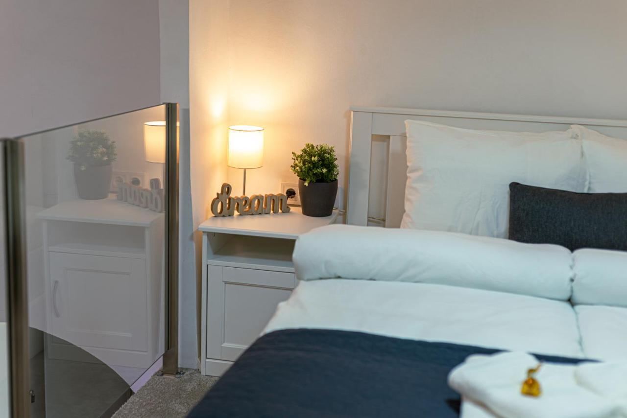 Bella Mia - Entire Apartment Near Liszt Ferenc Ter Будапеща Екстериор снимка